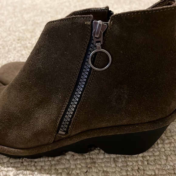 FLY London SZ 39 US SZ 8.5 suede ankle boots. Preowned in great condition. - Picture 11 of 14